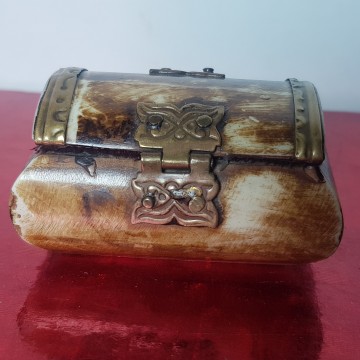 Pajita joyero vintage de hueso y latón