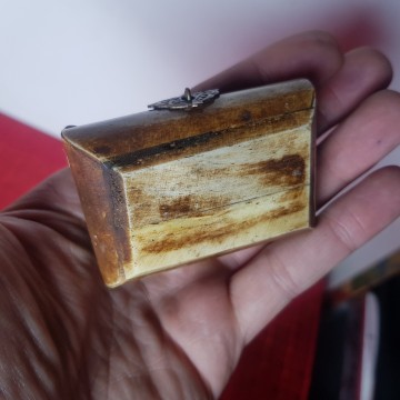 Pajita joyero vintage de hueso y latón