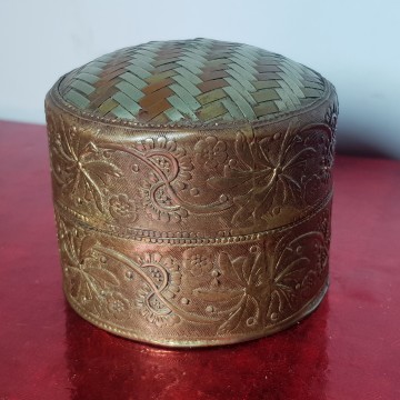 Antiguo joyero de latón, caja antigua pequeña
