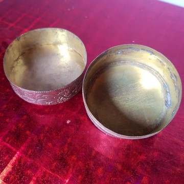 Antiguo joyero de latón, caja antigua pequeña