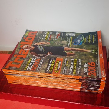 Lote 11 revistas triatlón ciclismo atletismo natación