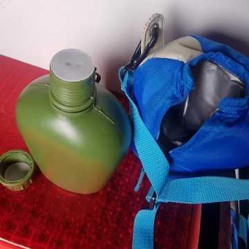 2 € Cantimplora con funda isotermica Campingaz y correa para colgar