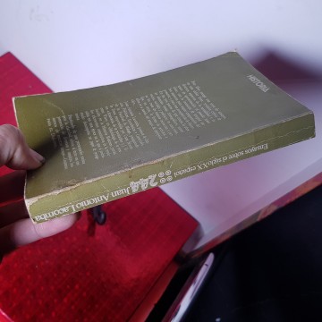 1 € Ensayos sobre el siglo XX español Juan Antonio Lacomba