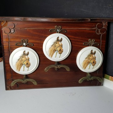 10 € colgador perchero de pared antiguo con caballos equino ecuestre
