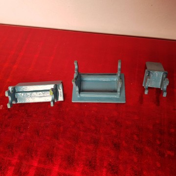Juego mobiliario casa de muñecas antiguo mesa silla banco de madera