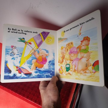 Els porquets van a la platja conte infantil antic en català