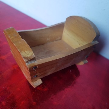 Antigua cuna mecedora para muñeca en miniatura de madera 2. 50 €