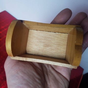 Antigua cuna mecedora para muñeca en miniatura de madera 2. 50 €