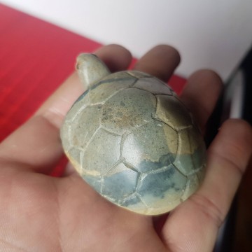 Pequeña tortuga de la suerte de piedra verde decorativa 2 €