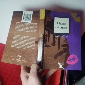 L'home del quiosc Ton Creus Virgili novel.la Negra en català llibre 3€