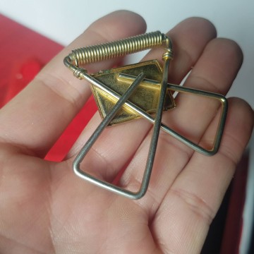 Pinza sujetapapeles vintage con miniatura cuadro caballito de mar