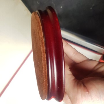 Peana de madera para figura madera granate pedestal forrada terciopelo