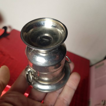Huevera de metal con leones alpaca antigua antigüedades comprar