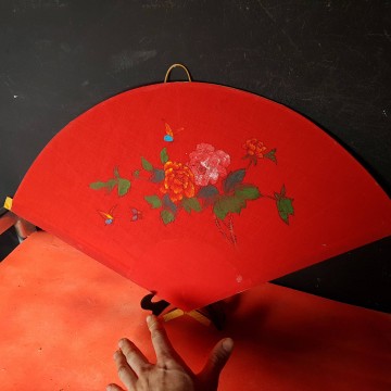 Abanico artesanal decorativo para colgar pintado a mano grande