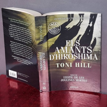 Novel-la policia que en català Els amants d'hiroshima Toni hill llibre