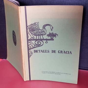 Detalls de Gràcia Vila de Gràcia llibre balcons rètols de carrer