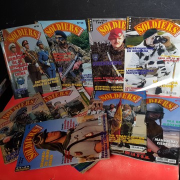 Soldiers raids lote revistas bélicas Legión Española Cóndor librería