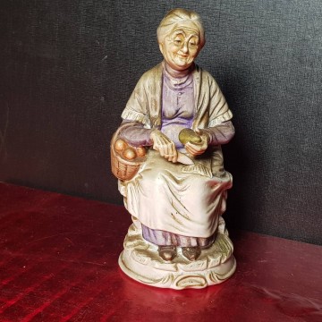 Figura anciana con frutero foreign frutera cerámica vieja frutera