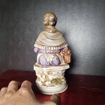 Figura anciana con frutero foreign frutera cerámica vieja frutera