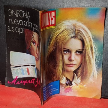 Rocío Dúrcal y Antonio Junior se casan revista del corazón enero 1970