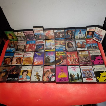 Lote cassettes de música Joan Manuel Serrat rumba tres Carlos Gardel