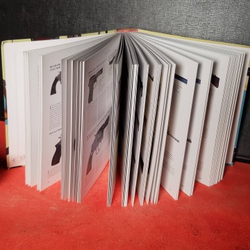 catálogo de armas siglo XX  Pistolas ,  revólveres, fusiles libro guia