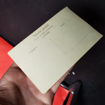 Antigua y rara postal vagoneta con gente