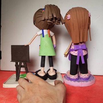 FIGURAS DE MAESTRA Y ALUMNA GOMA ESPUMA EVA ARTESANÍA MUÑECA