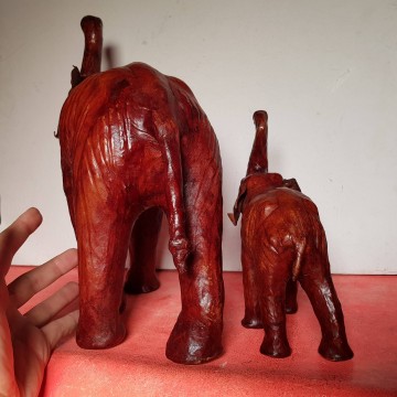 elefantes africanos madera y cuero marrón caoba artesanía rampoines