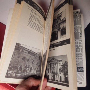 GUÍA DE ARQUITECTURA DE BARCELONA edificios bcn libro catalogo