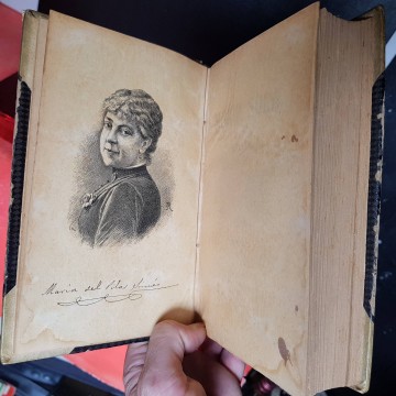 MORIR SOLA, MARÍA DEL PILAR SINUÉS.