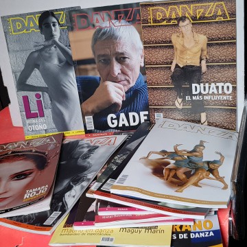 LOTE 13 REVISTAS POR LA DANZA.