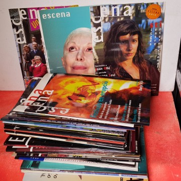 LOT 39 REVISTES DE TEATRE ESCENA.