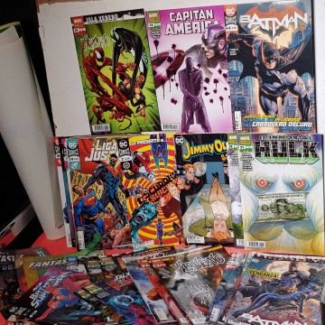 LOTE 38 CÓMICS Y 3 REVISTAS DE ECC ACTUALIDAD DEL CÓMIC.