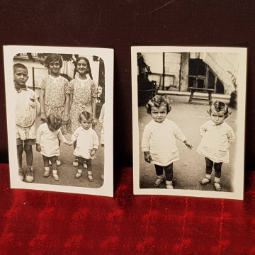 LOTE DOS FOTOGRAFÍAS NIÑAS GEMELAS.