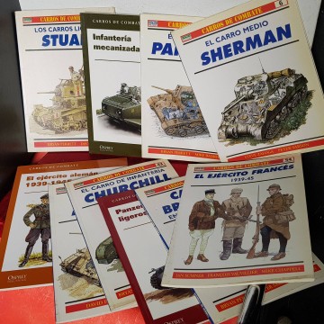 LOTE 11 LIBROS CARROS DE COMBATE.