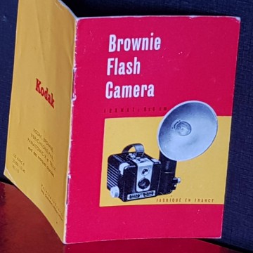 INSTRUCCIONES KODAK BROWNIE FLASH CAMERA.