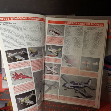 Lote 9 catálogos aircraft model collector..