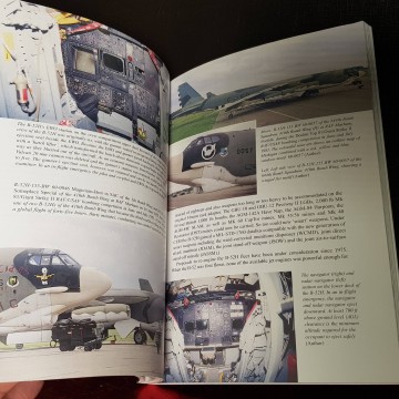 STRATOFORTRESS, THE STORY OF THE B-52, MARTIN W. BOWMAN.