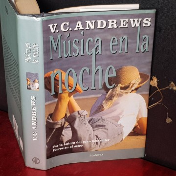 MÚSICA EN LA NOCHE, V.C. ANDREWS.