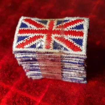 LOTE 25 PARCHES DE TELA BANDERA REINO UNIDO (UNION JACK).