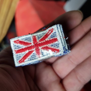 LOTE 25 PARCHES DE TELA BANDERA REINO UNIDO (UNION JACK).