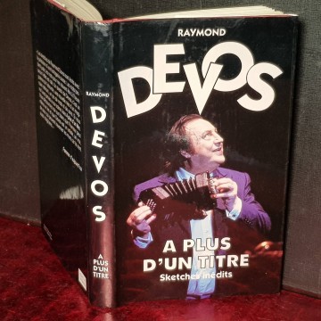 A PLUS D'UN TITRE, RAYMOND DEVOS.