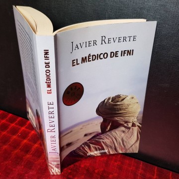 EL MÉDICO DE IFNI, JAVIER REVERTE.