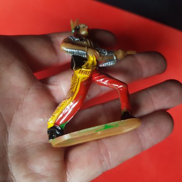 Figura Comansi indio guerrero con rifle años 70