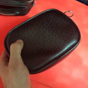 Funda pequeña de polipiel con cremallera comprar