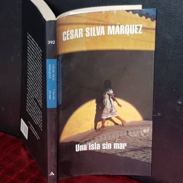 UNA ISLA SIN MAR, CÉSARR SILVA MÁRQUEZ.