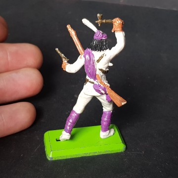 Antigua Figura de indio con pistola rifle y hacha deetail comprar