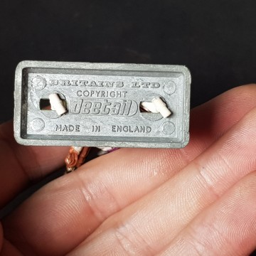 Antigua Figura de indio con pistola rifle y hacha deetail comprar