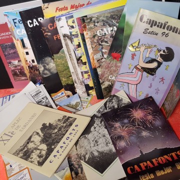LOT 18 PROGRAMES FESTES MAJORS DE CAPAFONTS.